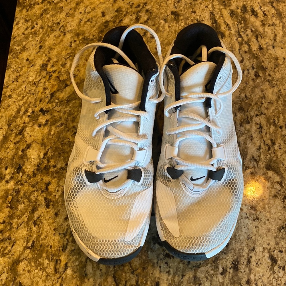 Nike Men’s Basketball Shoes EUC